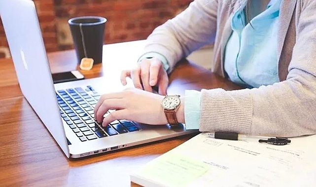 Yıllık izne ek süre hakkı var