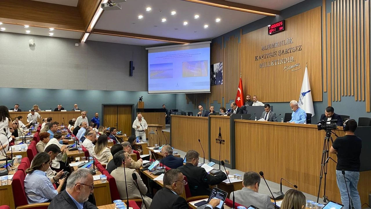 İzmir Meclisi’nde öğrenci indirimi tartışması