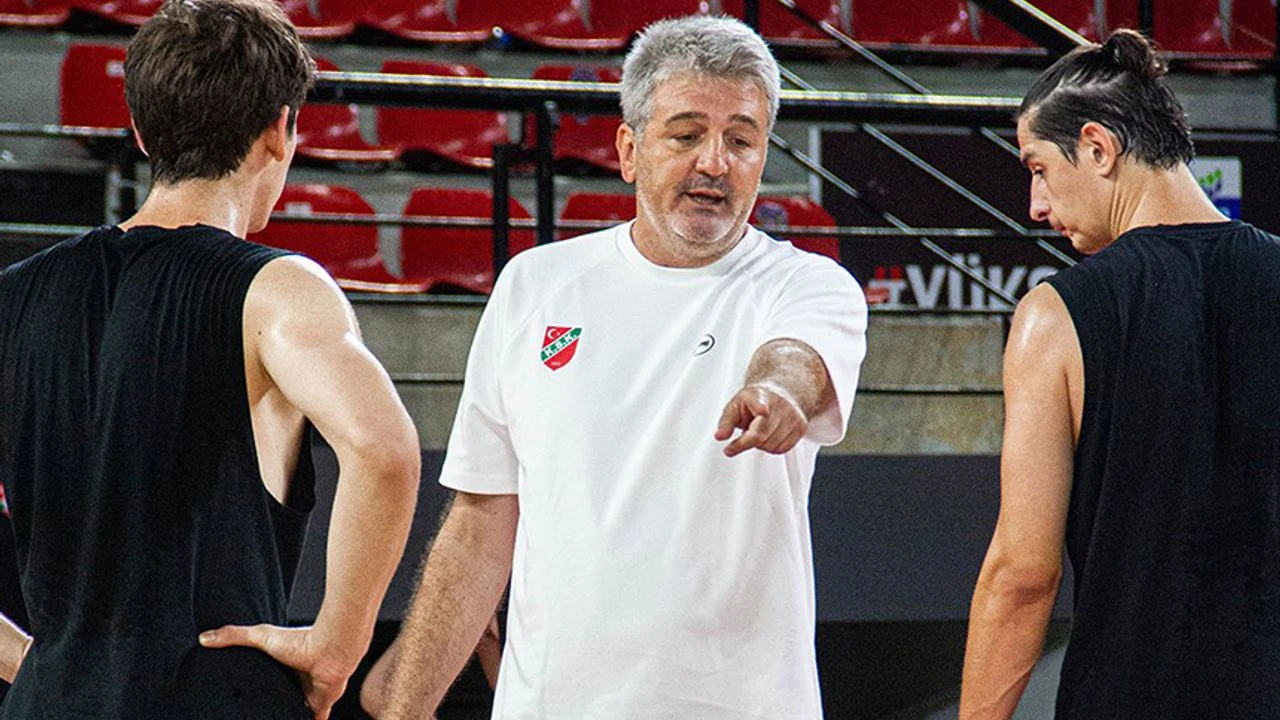 Karşıyaka yeni sezona parkeye indi