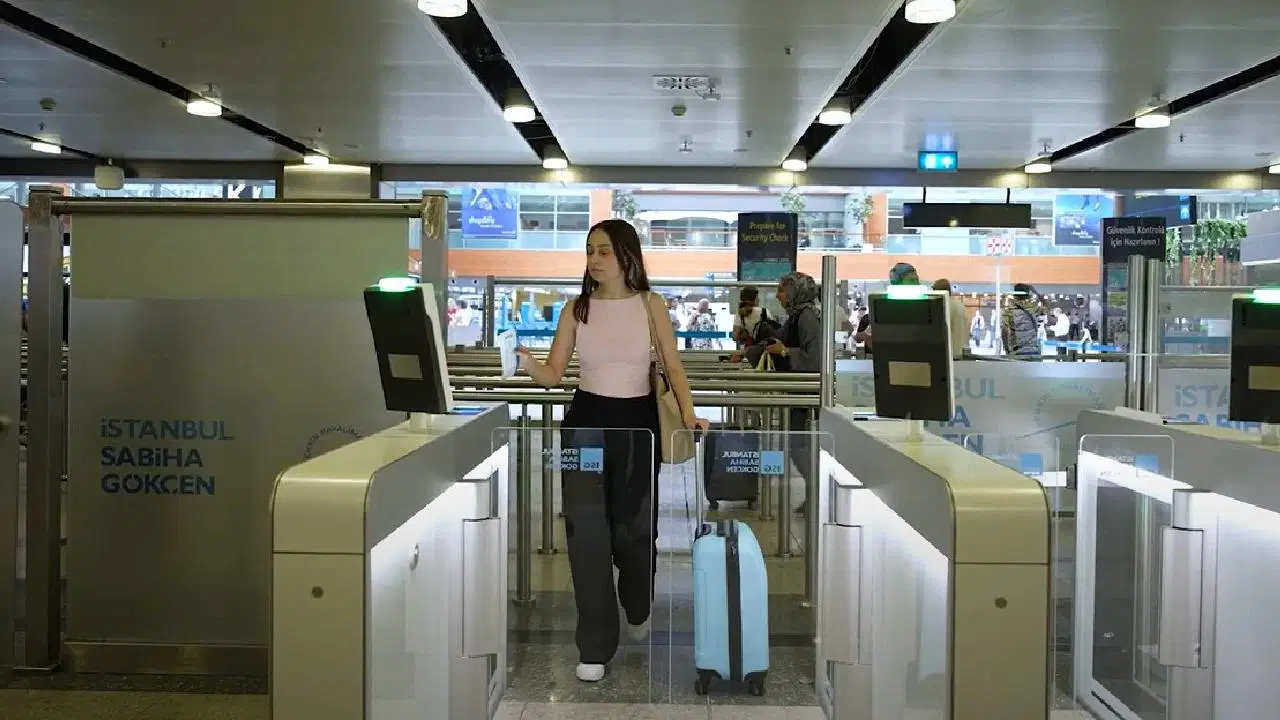 Sabiha Gökçen Havalimanı&#039;nda biniş kartı doğrulama