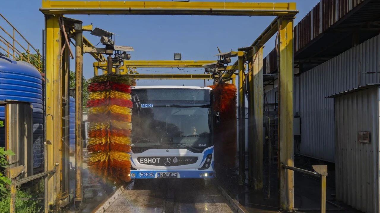 ESHOT, otobüs yıkamada suyu geri dönüştürüyor