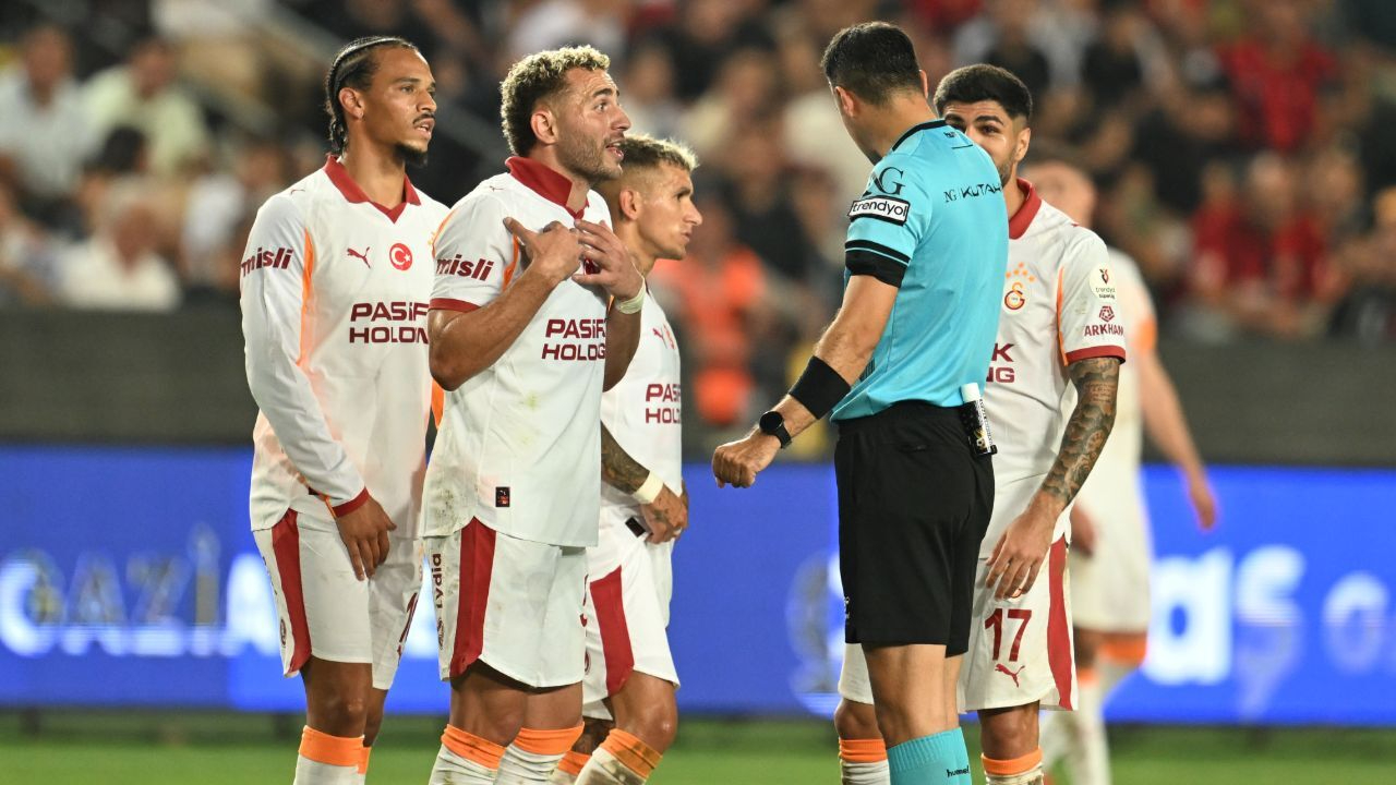 Penaltı ve kırmızı kart anı! VAR konuşmaları ortaya çıktı