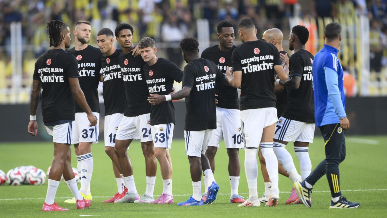 Fenerbahçe sahaya “Geçmiş olsun Türkiye” tişörtüyle çıktı