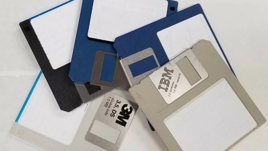 Polymatt, kendi floppy diskinin üretimini başardı