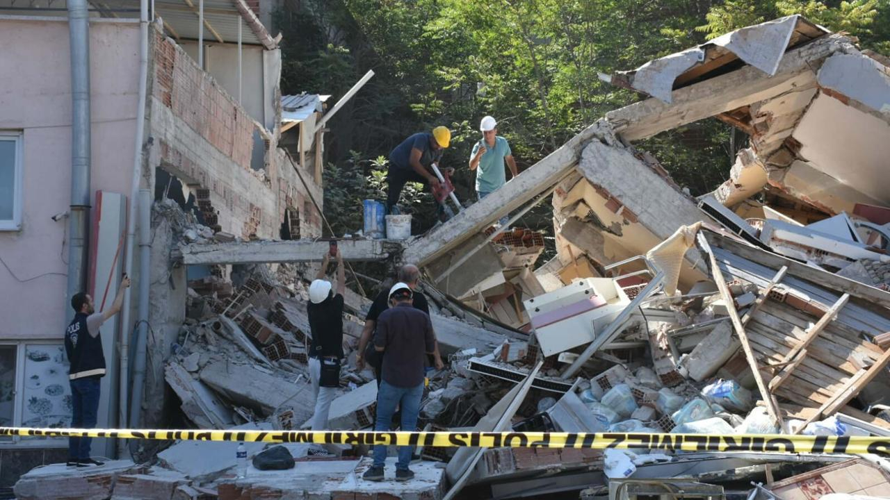 Deprem sonrası 831 yapı ağır hasarlı