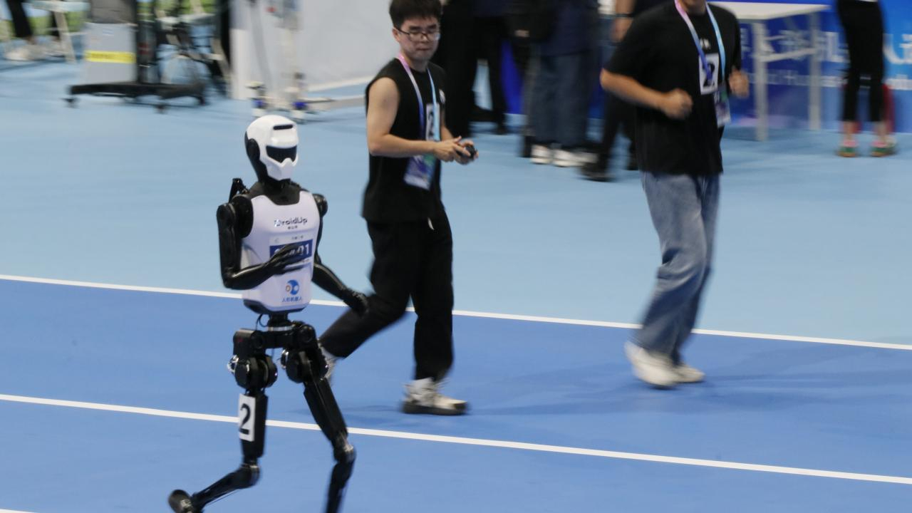 Robotlar spor yaptı: Çin&#039;de tarihi yarışmalar