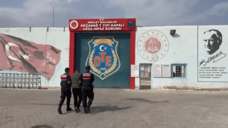 İzmir dahil 29 ilde FETÖ operasyonu: 39 tutuklu