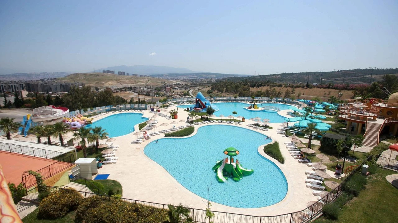 Başkan Kınay’dan havuz iddialarına yanıt: “İddialar asılsız, 16 Ağustos’ta yeniden açıyoruz”