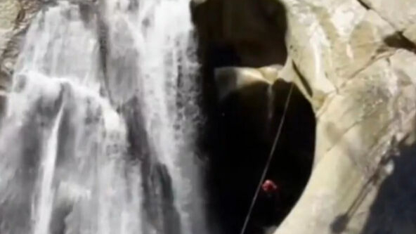 ABD’de inanılmaz hayatta kalma hikayesi: Dağcı kurtarıldı