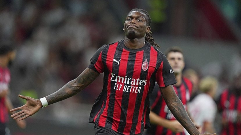 Milan Bari’yi 2-0 yenerek tur atladı