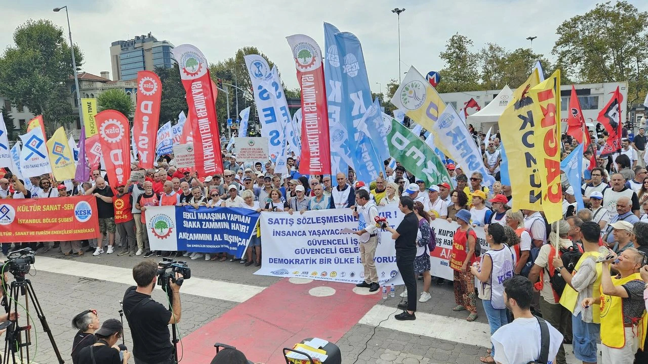 Kadıköy’de KESK eylemi: “Satış sözleşmesine hayır”