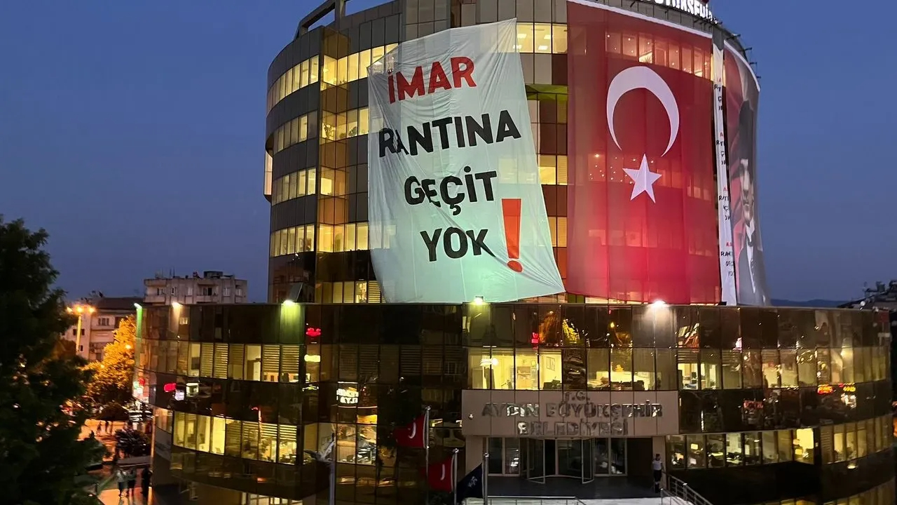 Aydın Büyükşehir’den dev pankart: “Ranta geçit yok”