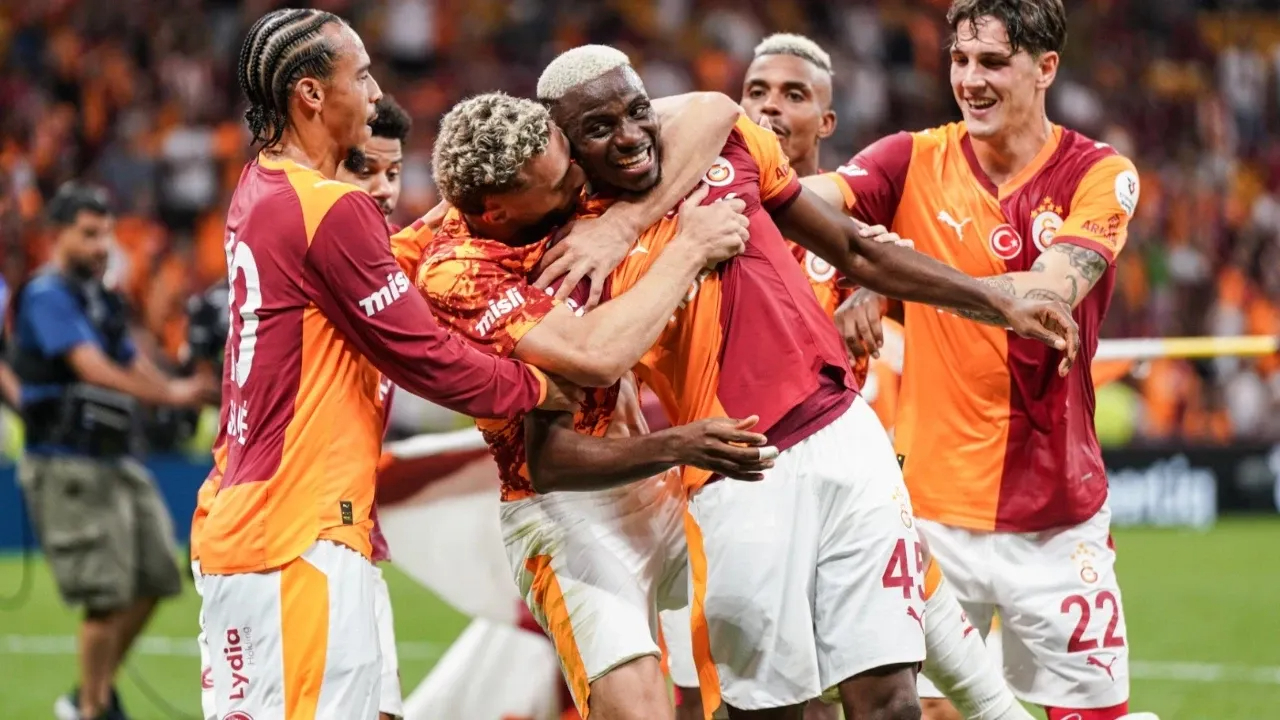 Galatasaray’da üç futbolcuyla yollar ayrılıyor