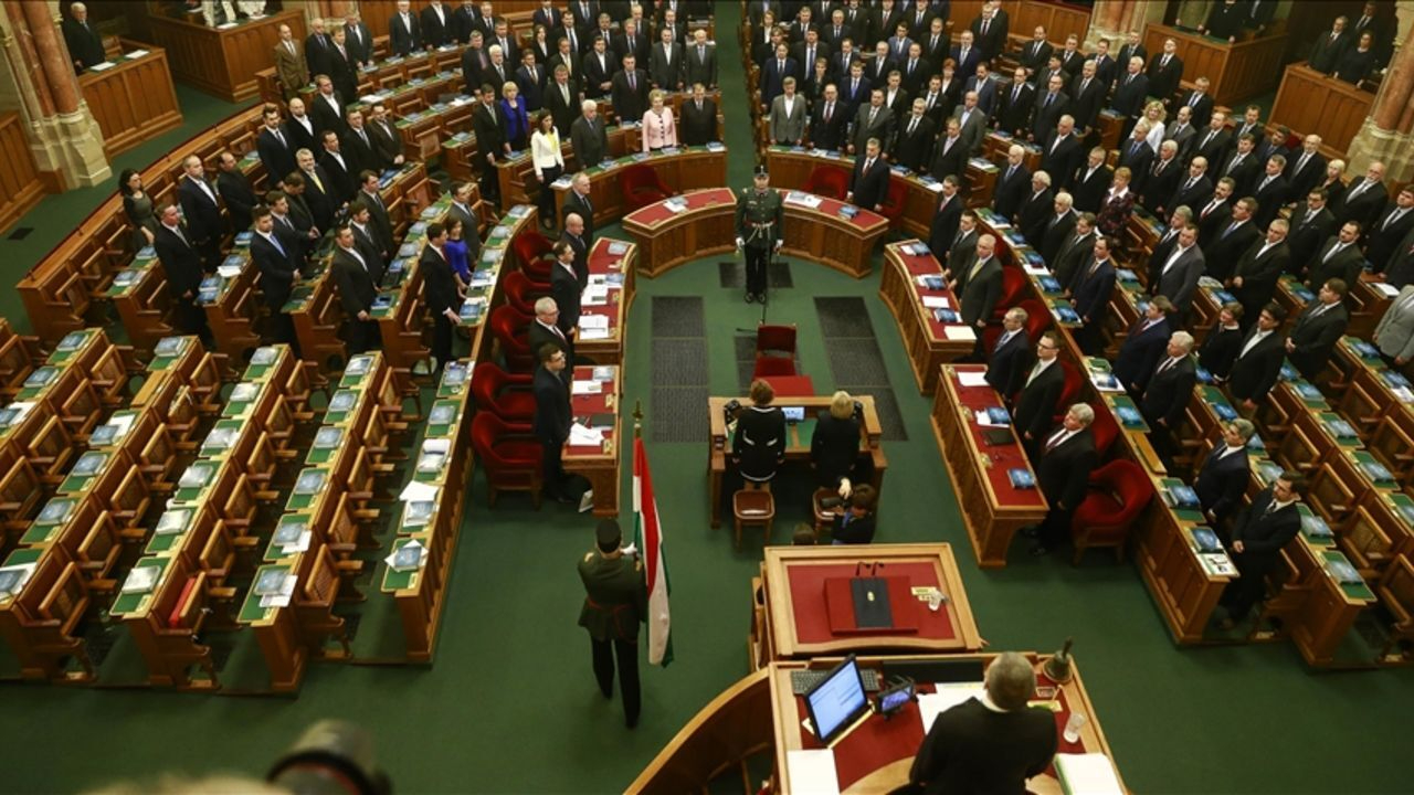 Finlandiya’da parlamento binasında intihar iddiası