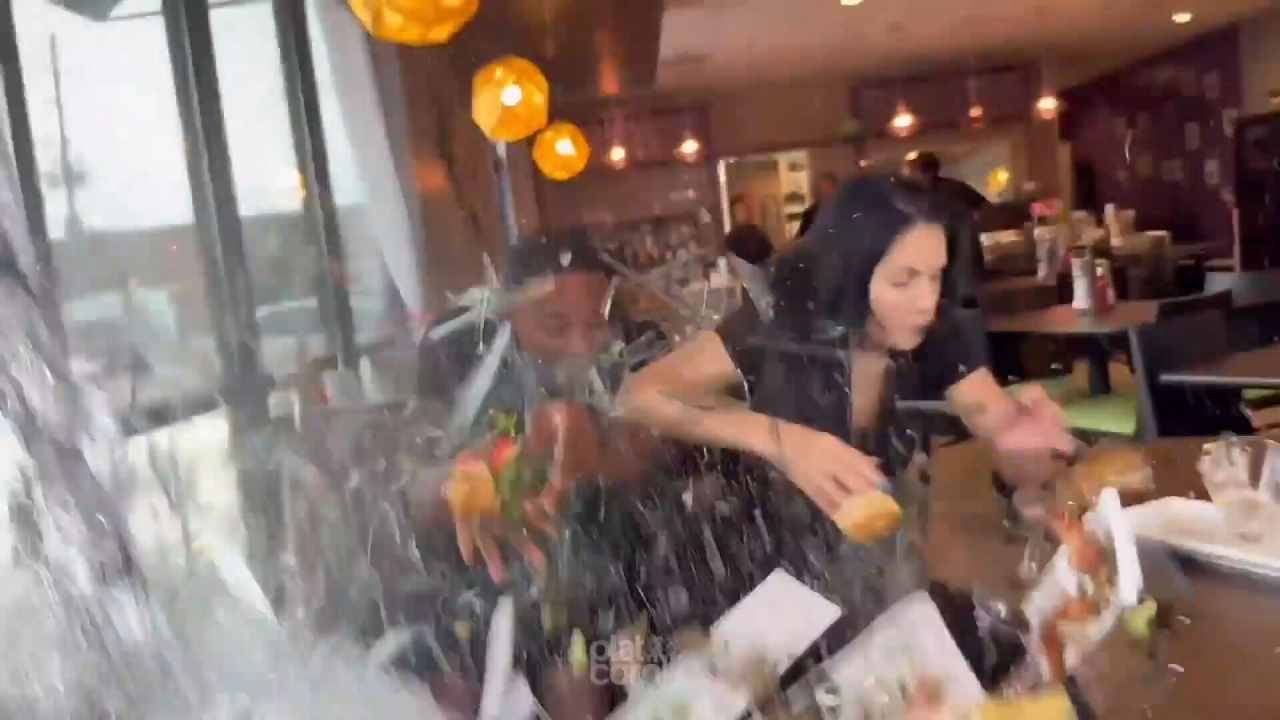 Teksas’ta dehşet: fenomenlerin çekim mekanına araç daldı