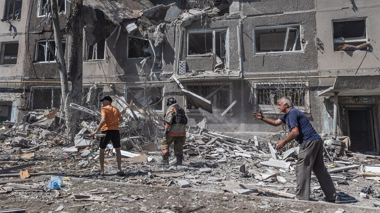 Donbas’ta saldırı: Rusya sivil yerleşimlere bomba yağdırdı