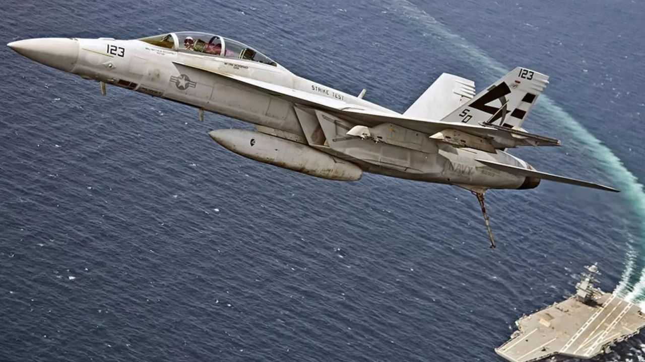 ABD’de askeri uçak kazası: Pilot sağ kurtarıldı