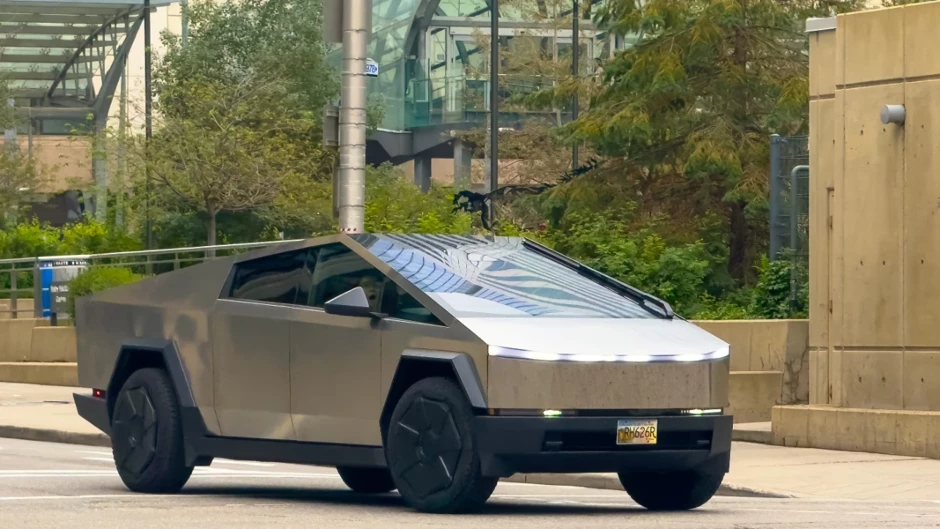 Musk’tan uçan araba paylaşımı: Cybertruck uçuyor