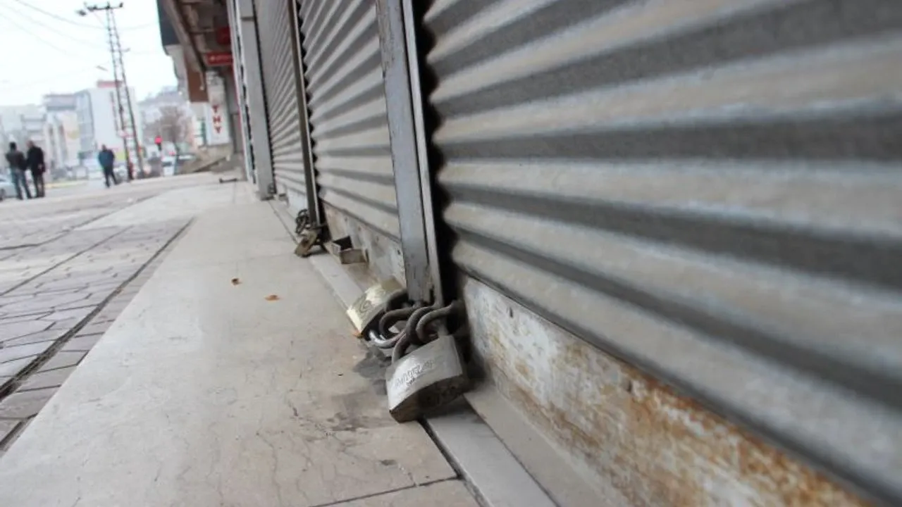 İzmir&#039;de işletme kapanışları 2025&#039;te yükseldi