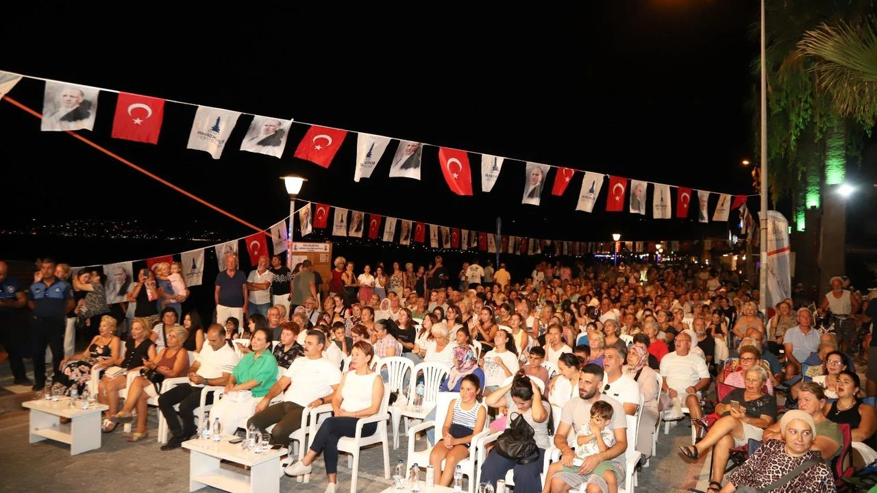 Dikili’de yaz coşkusu: Çandarlı renkli bir gece yaşadı