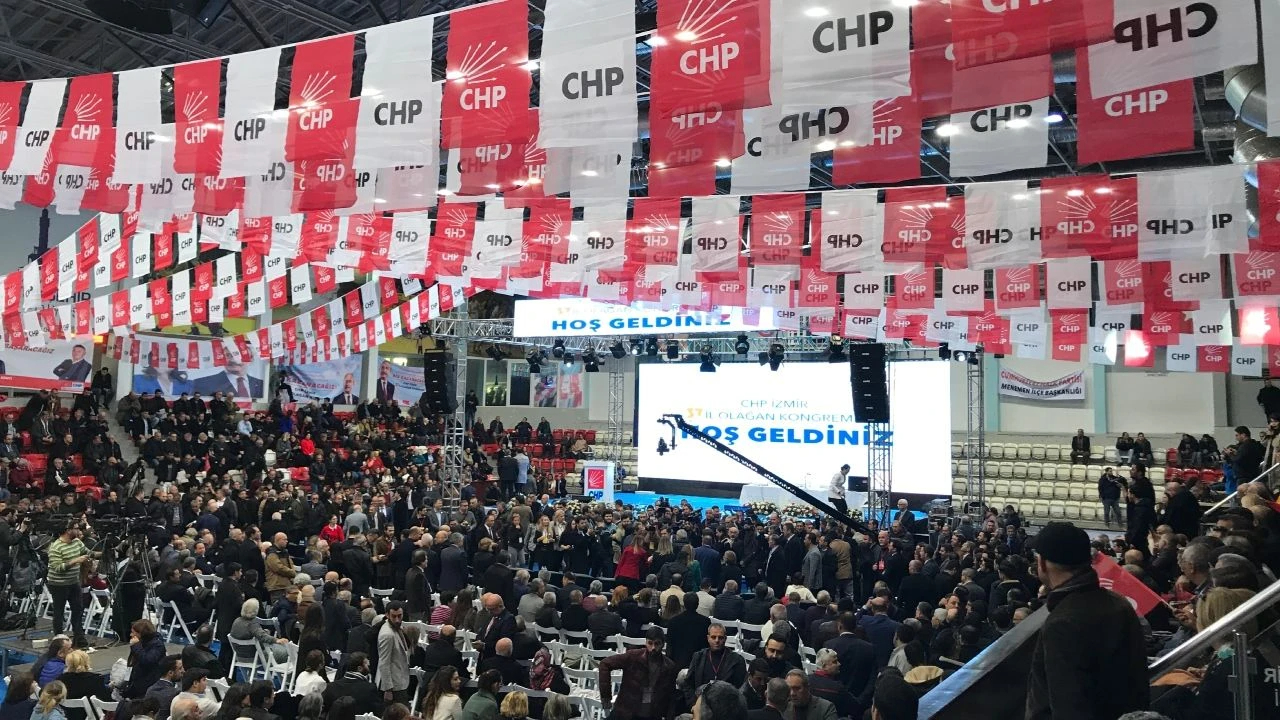 İzmir’de CHP’li başkanlar il kongresi için yol haritasını açıkladı