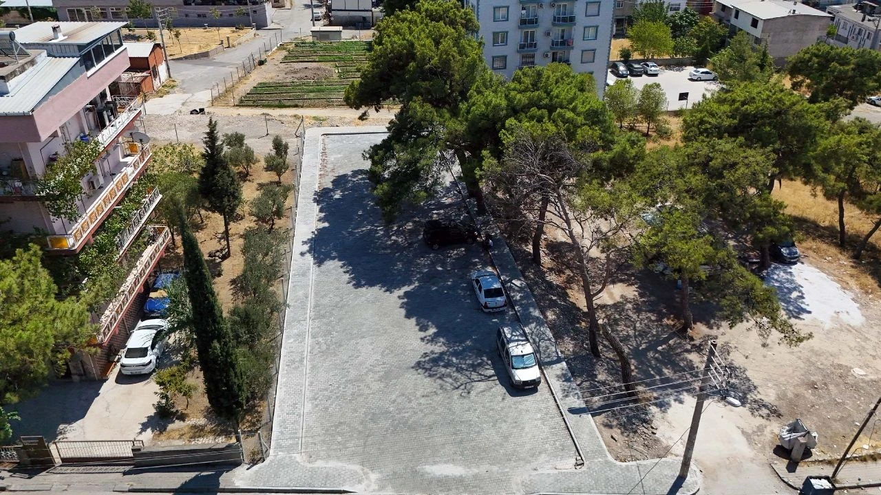 Buca’da araç yoğunluğu artıyor: Cep otoparkları yaygınlaşıyor