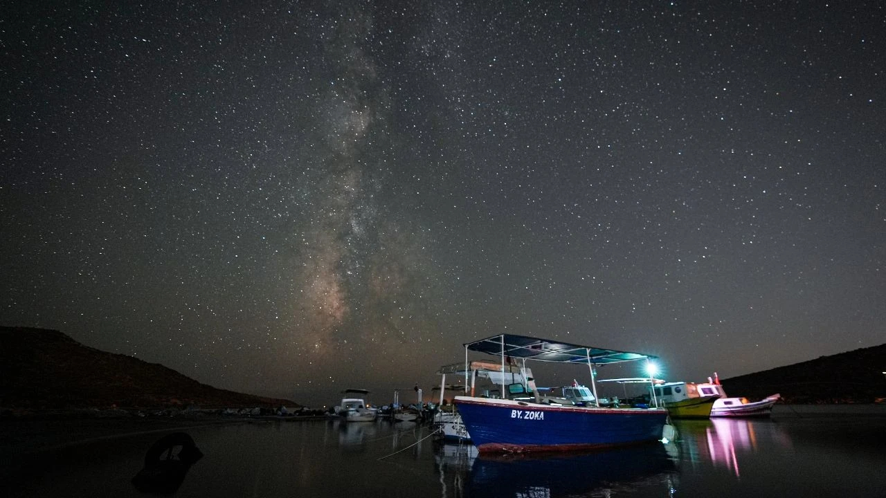 İzmir’de Samanyolu büyüledi: Zeytineli Plajı gökyüzü şöleni