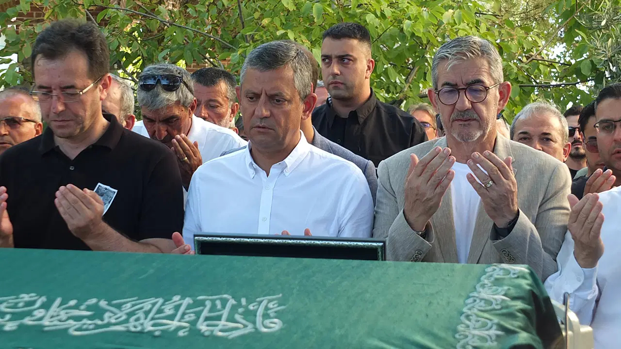 Özgür Özel, Burhaniye’de cenaze törenine katıldı