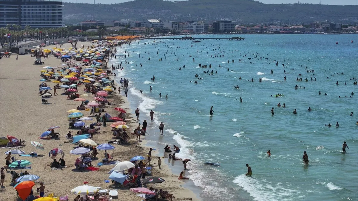 Kuşadası plajlarında kriz: Ücretsiz denilen hizmet paralı çıktı