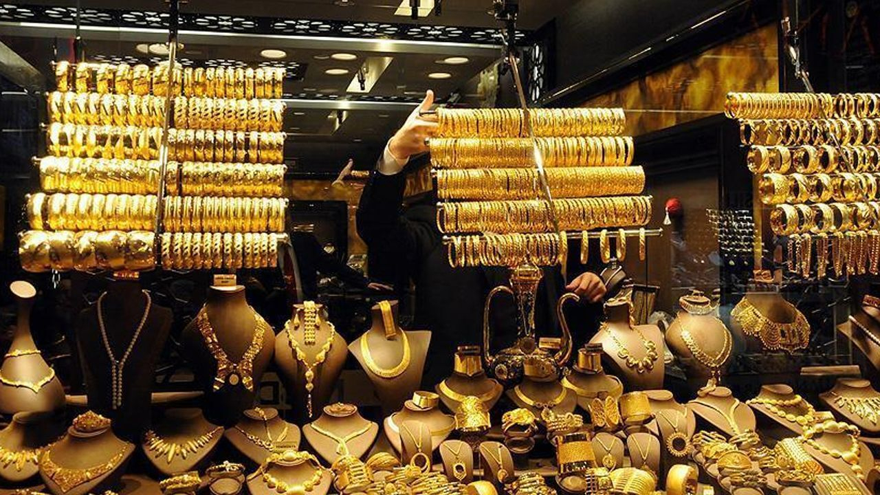 Kapalıçarşı’da dev operasyon: 23 iş yerine baskın, 1,25 milyar liralık mücevher ele geçirildi