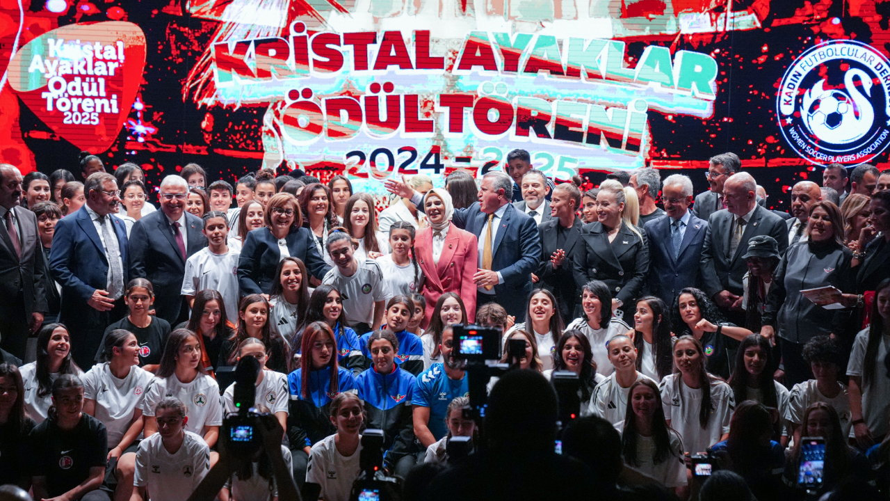 Emine Erdoğan’dan Kristal Ayaklar Ödül Töreni’ne mesaj