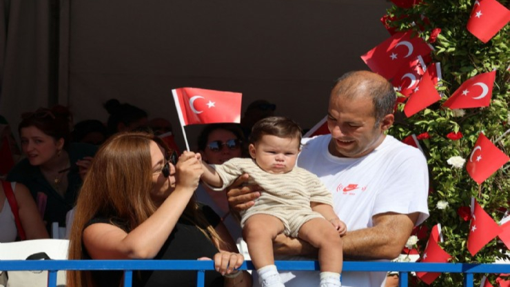 İzmir büyük zaferin 103. Yılını kutladı: Cumhuriyet Meydanı’nda 30 Ağustos coşkusu