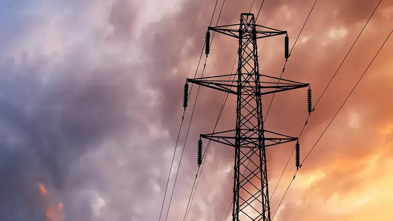 GDZ Elektrik’ten İzmir&#039;e kritik hafta sonu uyarısı: 13 ilçede kesinti var, mumları hazırlayın