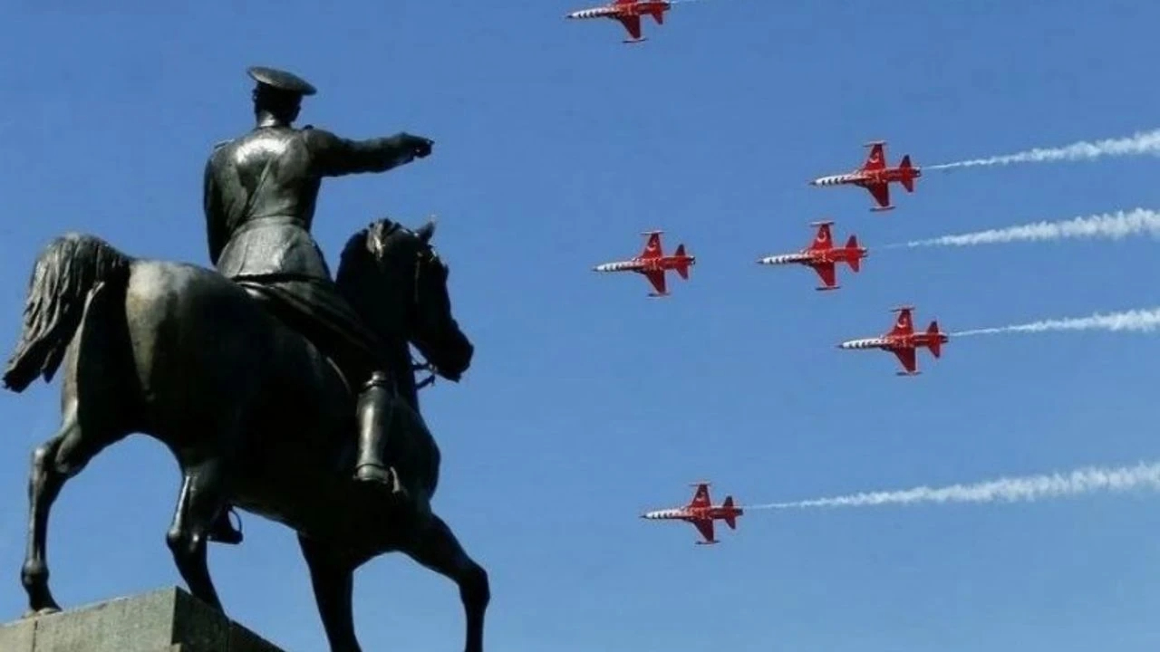 İzmir’de 30 Ağustos kutlamalarında SOLOTÜRK gösteri yapacak mı? Tugay’dan açıklama