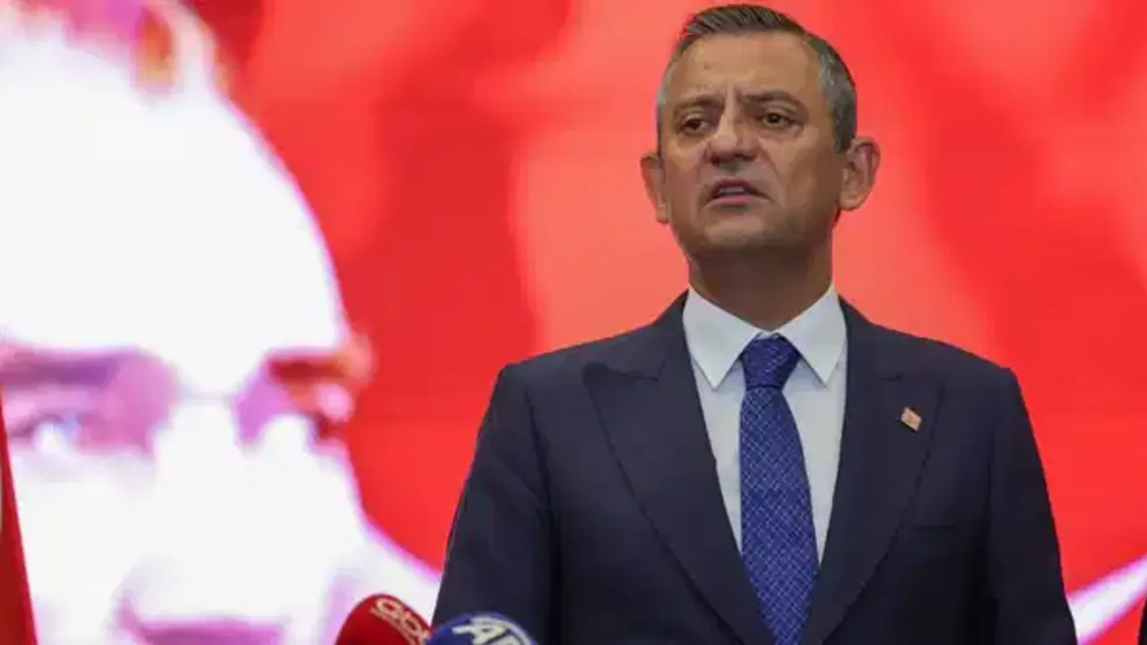 Özel&#039;den çarpıcı &#039;30 Ağustos Zafer Bayramı&#039; paylaşımı!