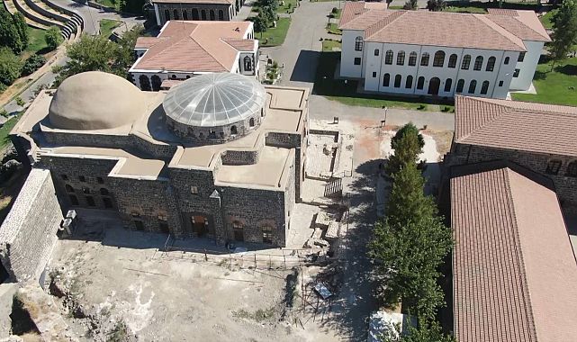 Depremde hasar gören Saint George Kilisesi yeniden açılıyor