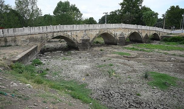 Edirne’de Tunca Nehri kuraklıktan kurudu