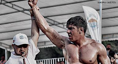 Eren Kalkan, Ulubeyler Yağlı Güreşleri şampiyonu oldu