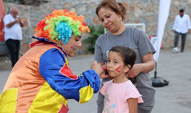 Gezen Sinema TIR&#039;ı Adana’da açık havada film keyfi sundu