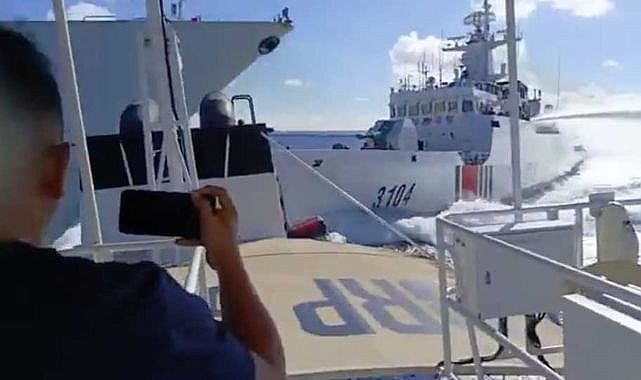 Güney Çin Denizi’nde Çin gemileri birbirine girdi