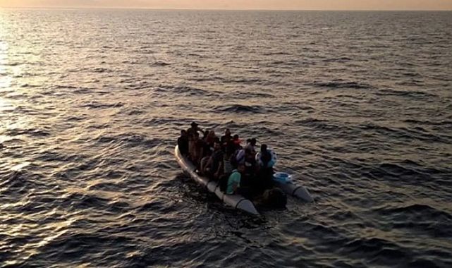 İzmir açıklarında 13 düzensiz göçmen kurtarıldı