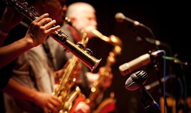 İzmir Körfezi’nde Caz Gecesi: Tarihi Bergama Vapuru’nda unutulmaz müzik keyfi