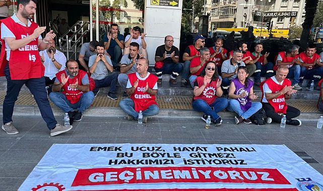 Karşıyaka’da Belediye Önünde İşçi Eylemi