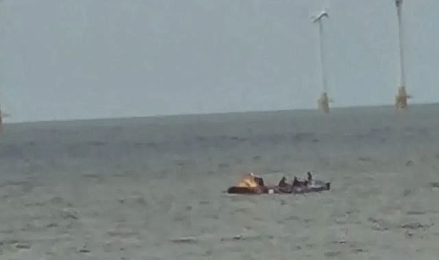 Kürekçilere &quot;göçmen&quot; dedi, sosyal medyada alay konusu oldu