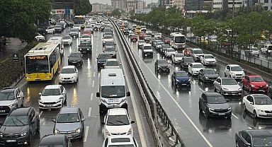 Manavgat’ta kaza: Takla atan otomobil hurdaya döndü