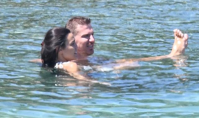 Serdar Aziz ve eşi Bodrum&#039;da tatilde görüntülendi