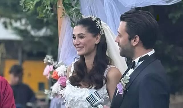 Sitare Akbaş ve Cengiz Orhonlu evlendi! &quot;14 yıllık arkadaşız&quot; dedi, gelinliğine beğeni yağdı