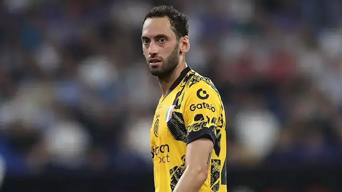 Hakan Çalhanoğlu Inter’de tepki çeken performans sergiledi