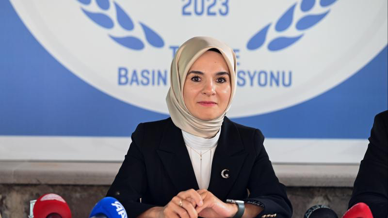 Bakan Göktaş: Çocuklara sosyal medyada ülkemize özgü model