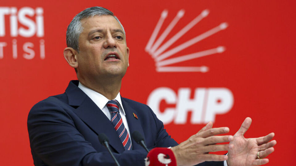 Özgür Özel&#039;den Gürsel Tekin&#039;e sert sözler